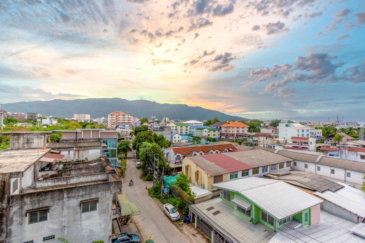 OYO 990 Siam​ Lanna​ Grand​ Hotel​ Chiangmai Chiang Mai Esterno foto